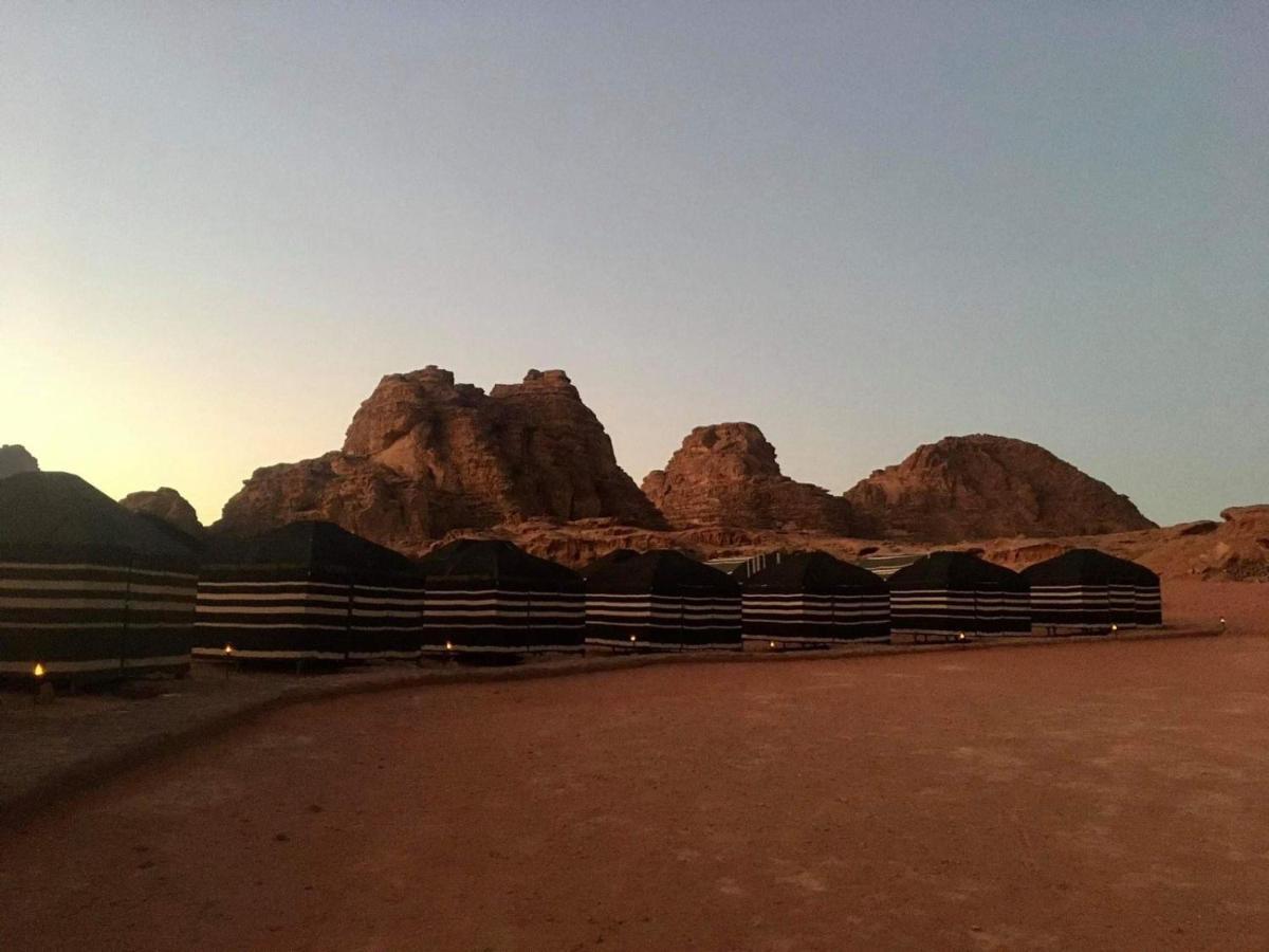 Wadi Rum Wanderlust Camp Екстер'єр фото